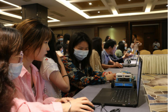 咸宁市举办青少年科技教育工作辅导培训487.png