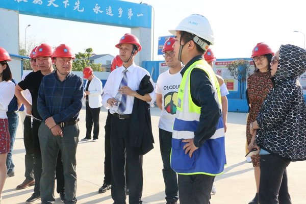 邵振东参观荆门市两翼科技馆新馆建设工地.jpg