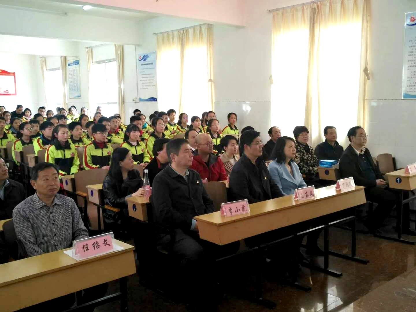 3月27日省科协领导出席科普图书捐赠仪式和科普讲座活动.jpg