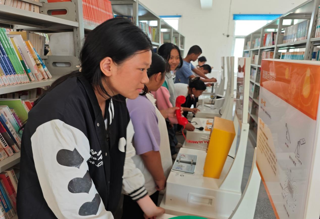 宜昌当阳市科普大篷车开进两河初级中学2.png