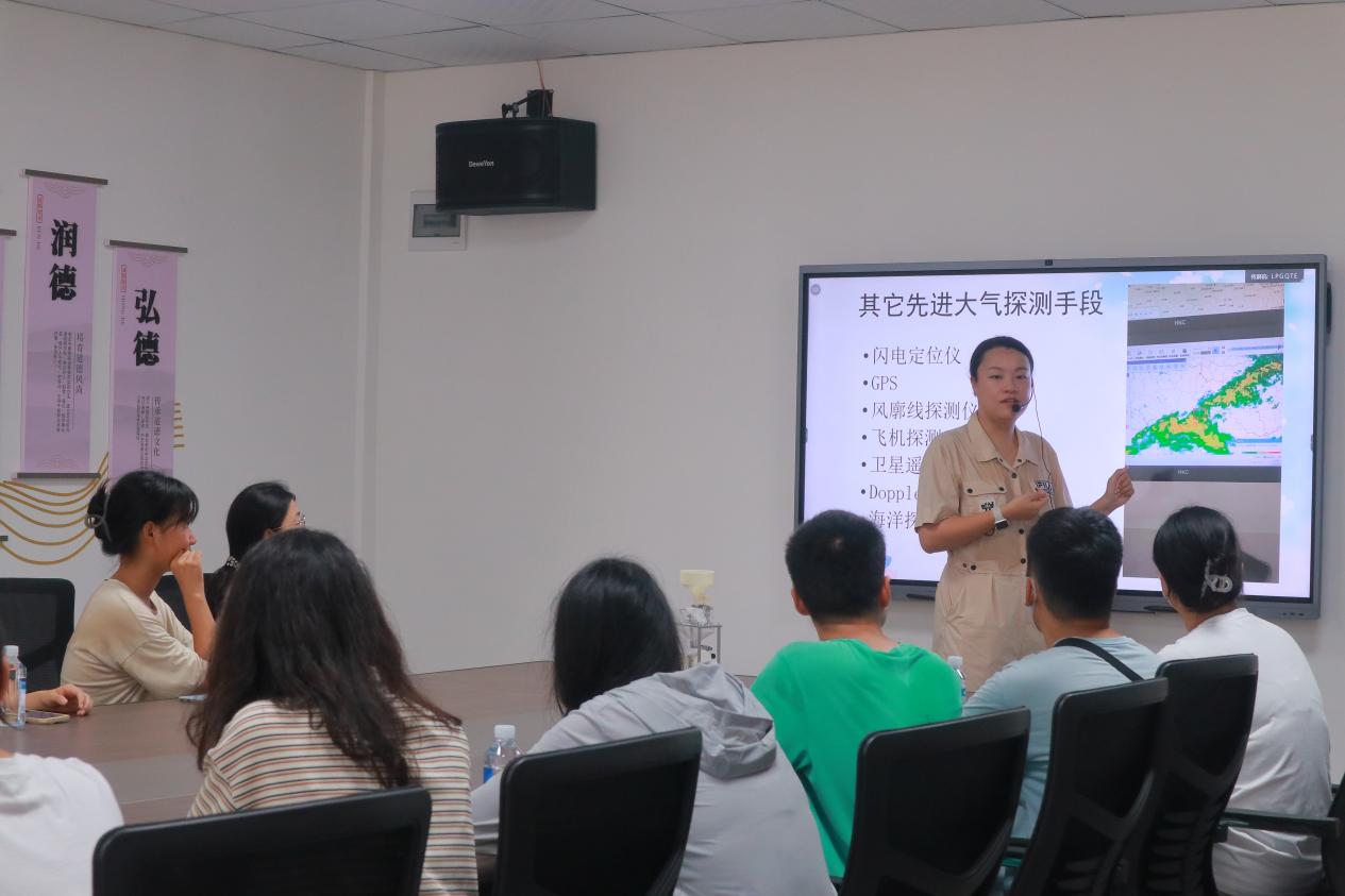 孝感汉川市开展大学生社会实践团“走进气象局，探索气象奥秘”科普活动【2024-8-16】.jpg