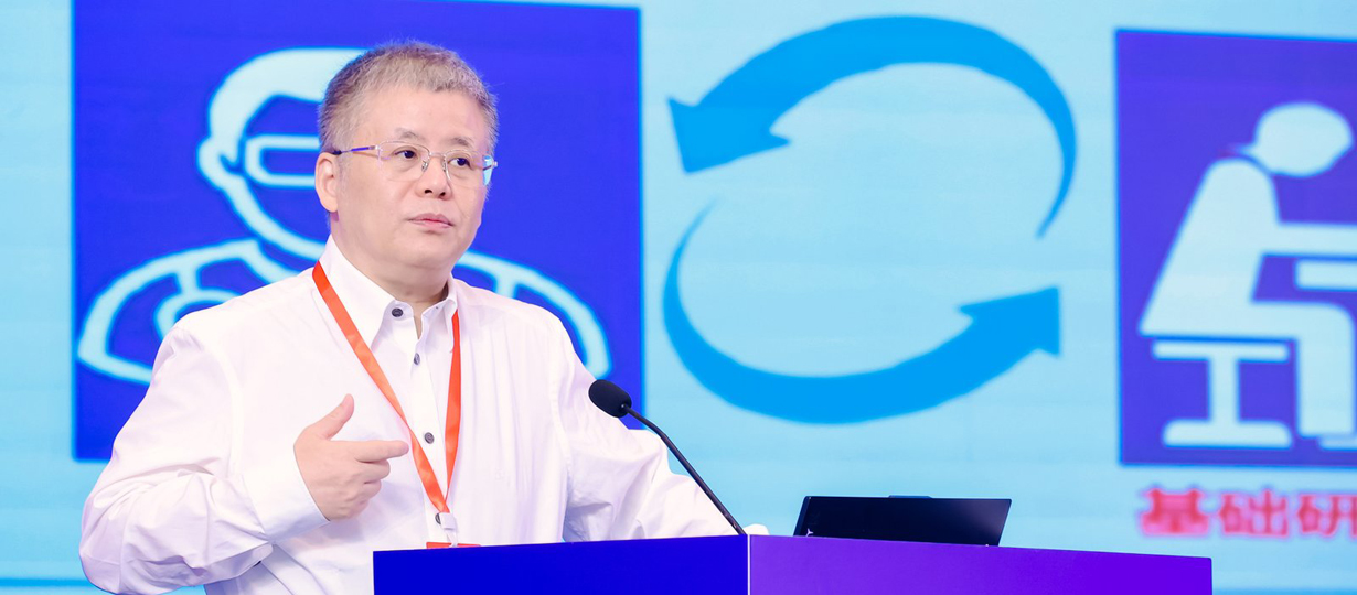 中国科学院院士，国家自然科学基金委员会副主任，肿瘤生物学家张学敏作主旨报告