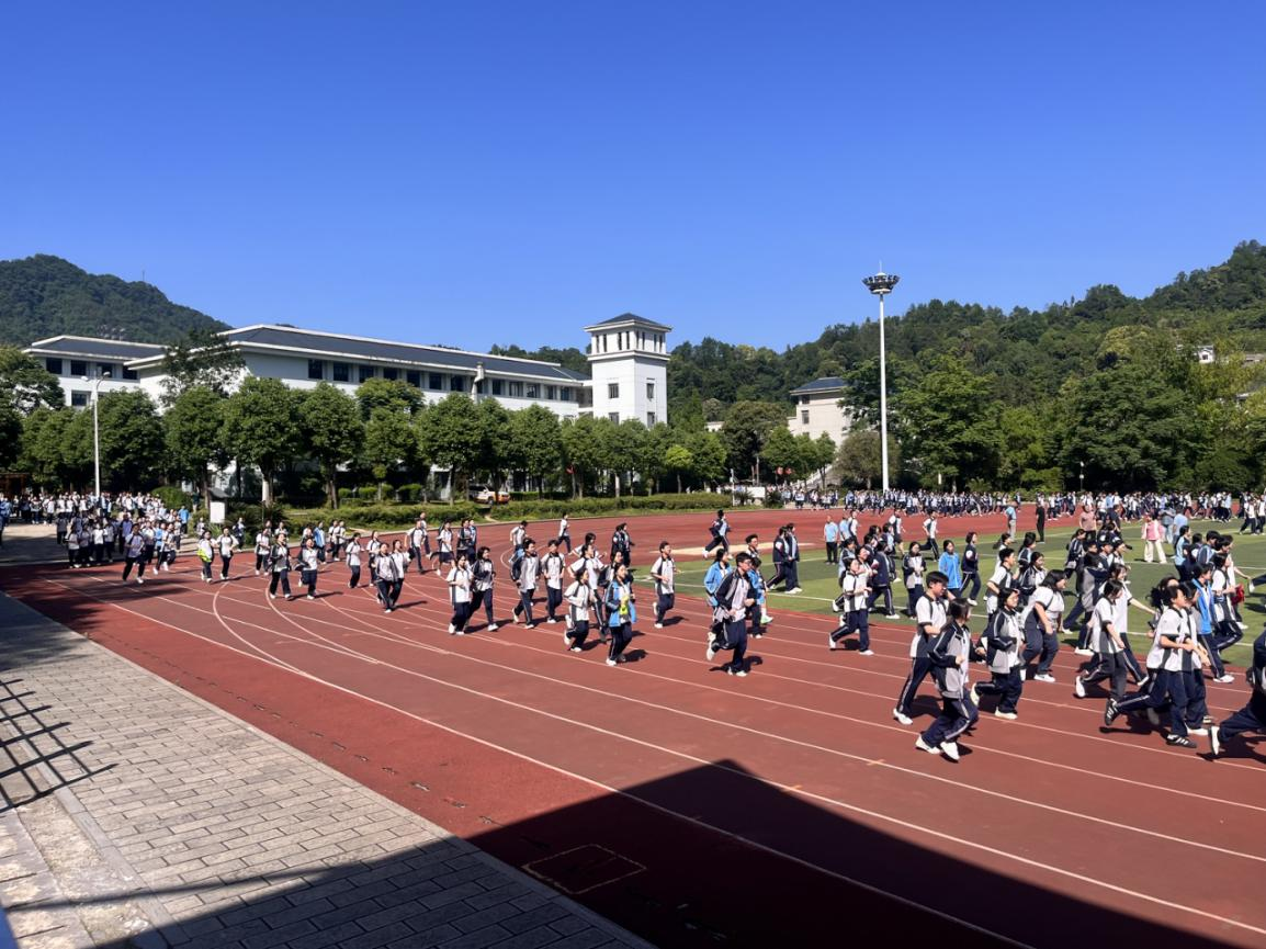 五峰自治县开展第17个“全国防灾减灾日”主题宣传进校园活动1.png