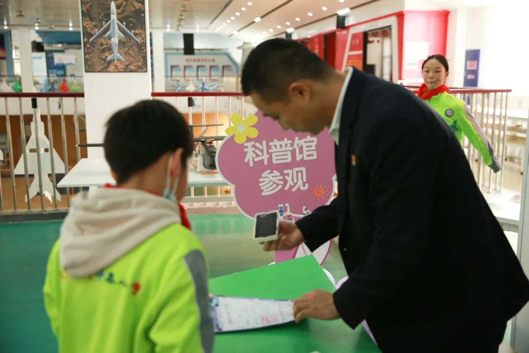 科普馆参观.jpg
