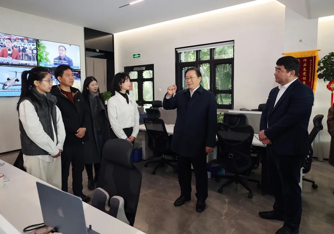 1770253496333047632.jpg 640 (2).jpg