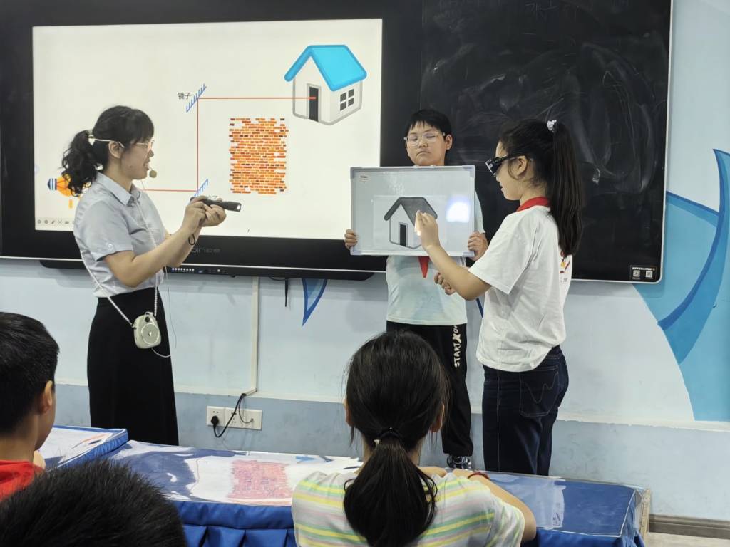 1780907729233006468.jpg 馆校合作基地校进校园活动 照亮一间房_1024_768_70.jpg