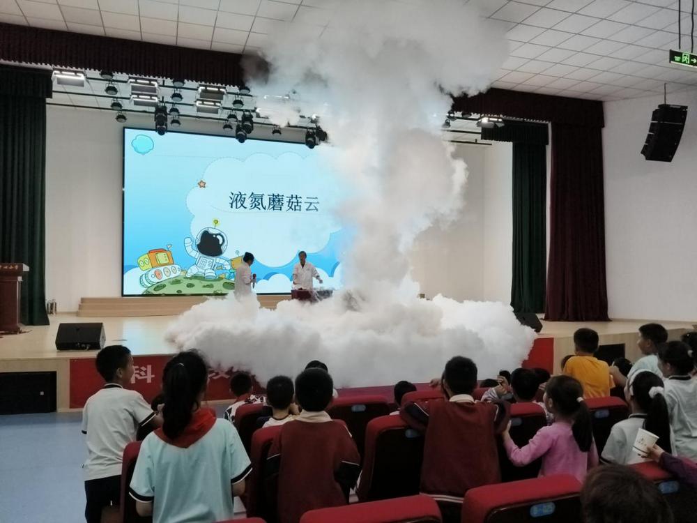 9月18日，宜昌市科协、市科技馆、远安县科协、县科技馆联合专业科普表演团队，走进远安县栖凤小学、中心小学，开展科学表演秀进校园活动，为1600名师生送上沉浸式、互动式科普盛宴。2.png